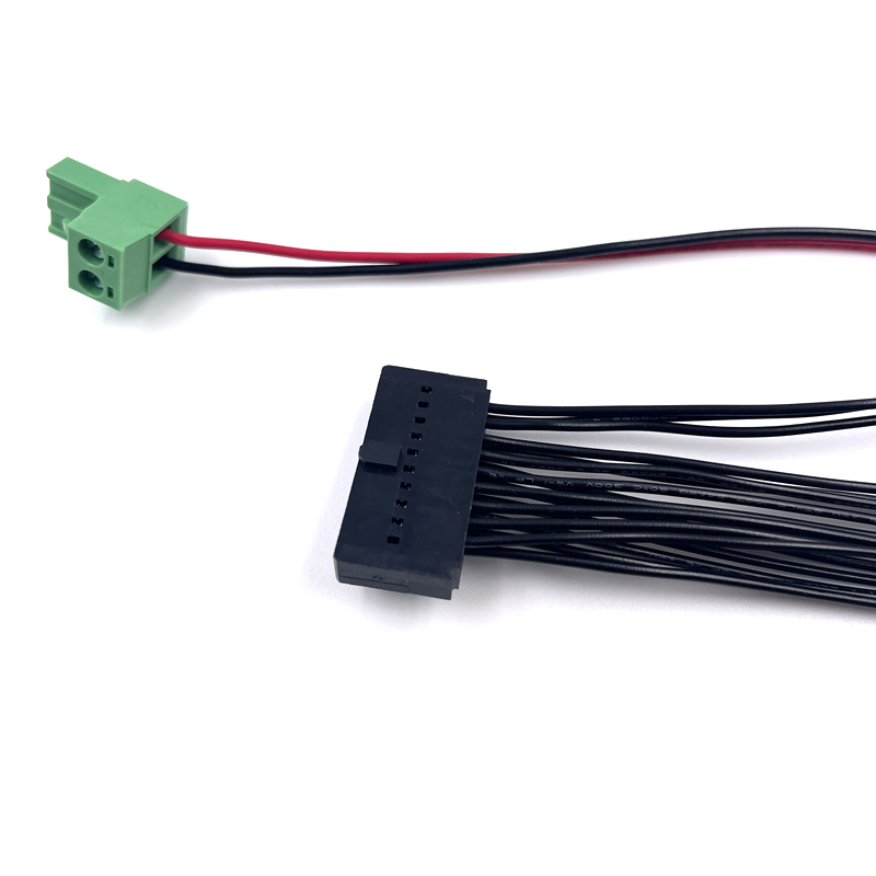 El peque&ntilde;o interruptor iot de reconexi&oacute;n conecta el terminal del mazo de cables al mazo de cables