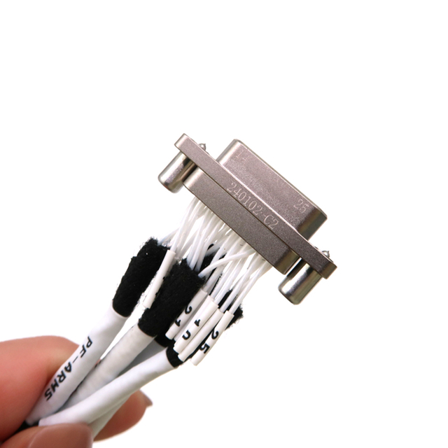 In hitri priključni kabel serije J30J Micro Moment za komunikacijo 