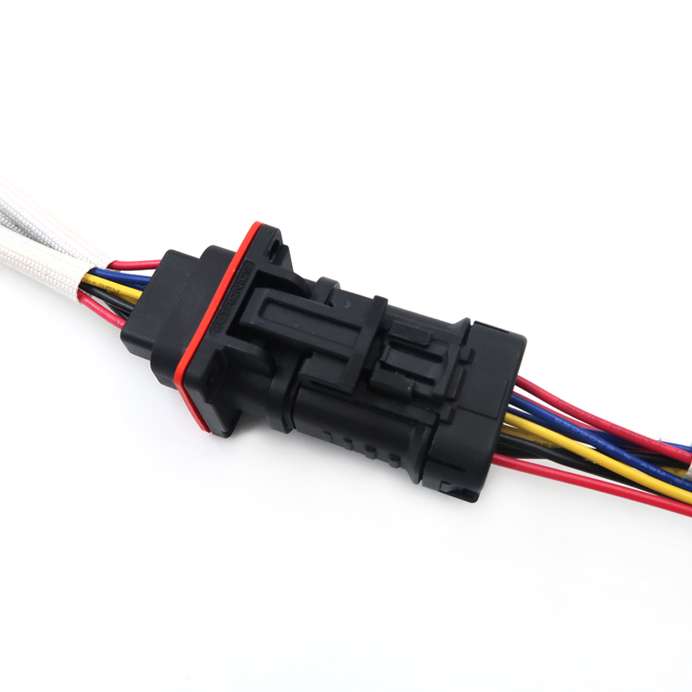 Ma&szlig;geschneiderter Kfz-Kabelbaum, wasserdichter Kfz-Kabelbaum mit m&auml;nnlicher und weiblicher Anschlussbuchse der AMP-Serie