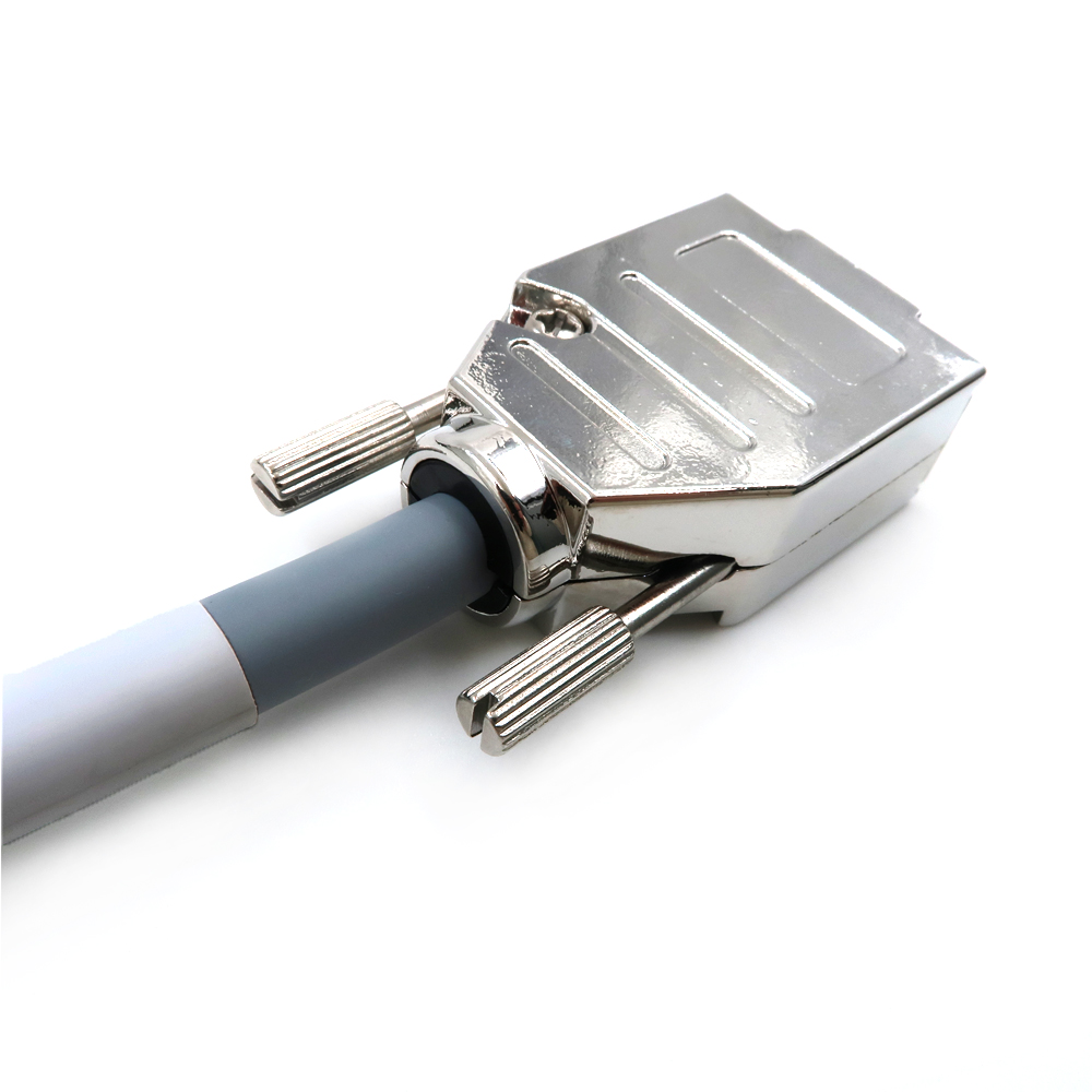 Aplicaciones industriales de mazos de cables personalizados con cubierta met&aacute;lica D SUB y anillos magn&eacute;ticos antiinterferencias de n&iacute;quel-zinc